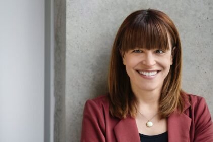 julia-reuschenbach-blind